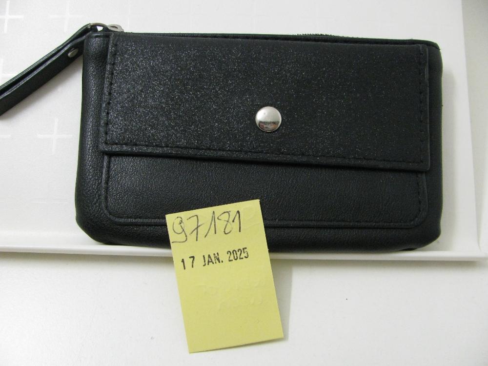 Portefeuilles et porte-monnaie : N° 2025000419 Trouvé(e) le : Fri Jan 17 00:00:00 CET 2025