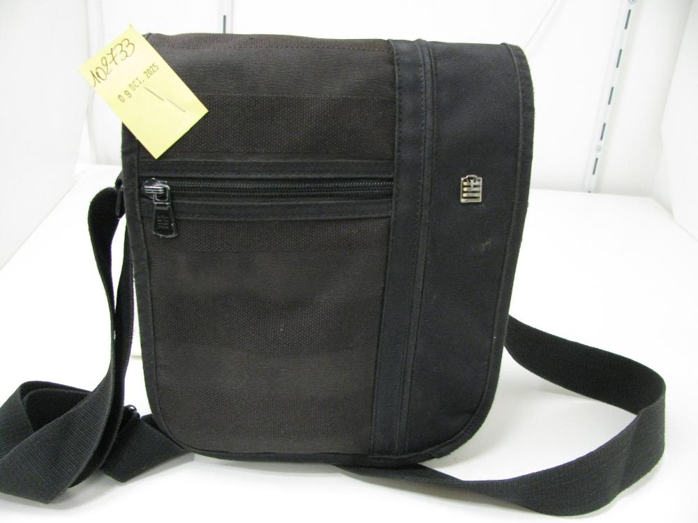 Sacs, valises : N° 2025005971 Trouvé(e) le : Thu Oct 09 00:00:00 CEST 2025