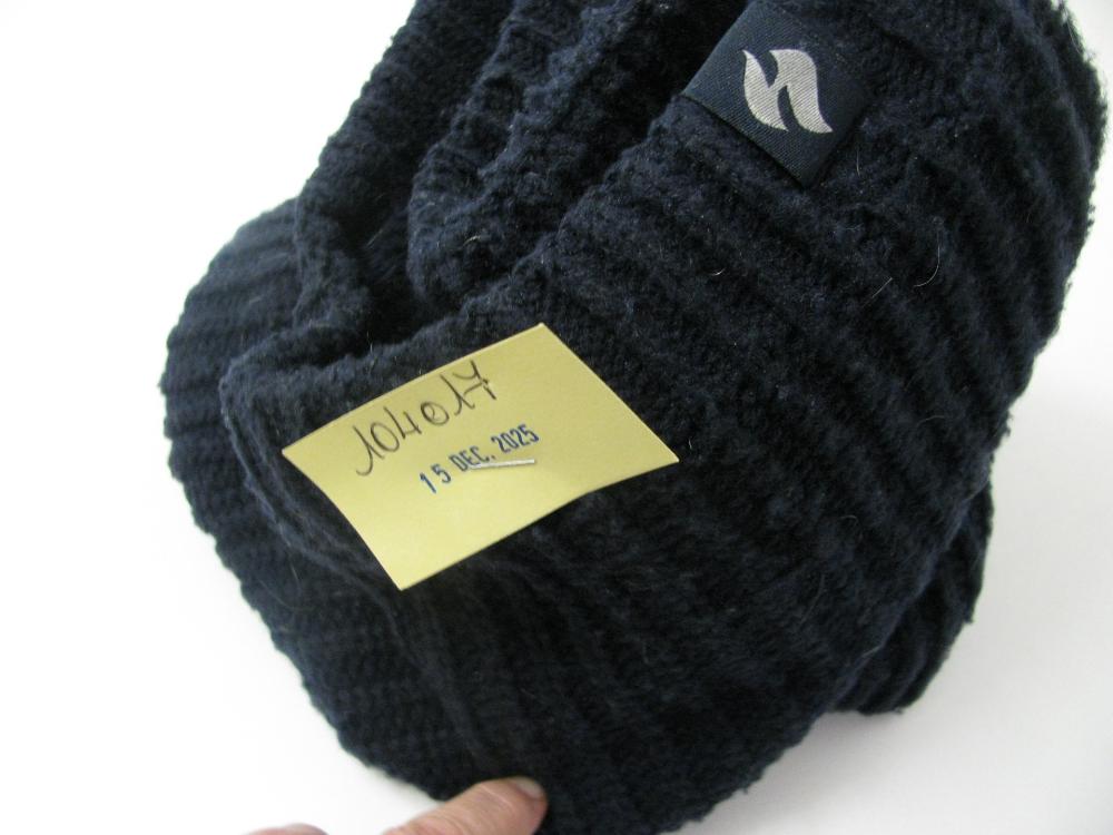 Vêtements, chaussures, accessoires : N° 2025007255 Trouvé(e) le : Mon Dec 15 00:00:00 CET 2025